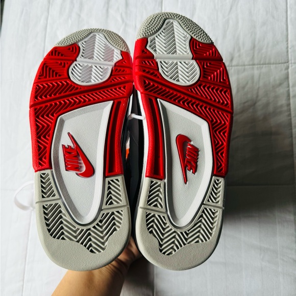NWT Nike Jordan 4 OG Fire Red 2020 Sneakers Shoes - Picture 6 of 14